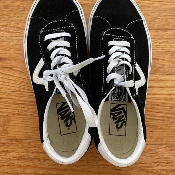 Black and white vans - Picture 4 of 5